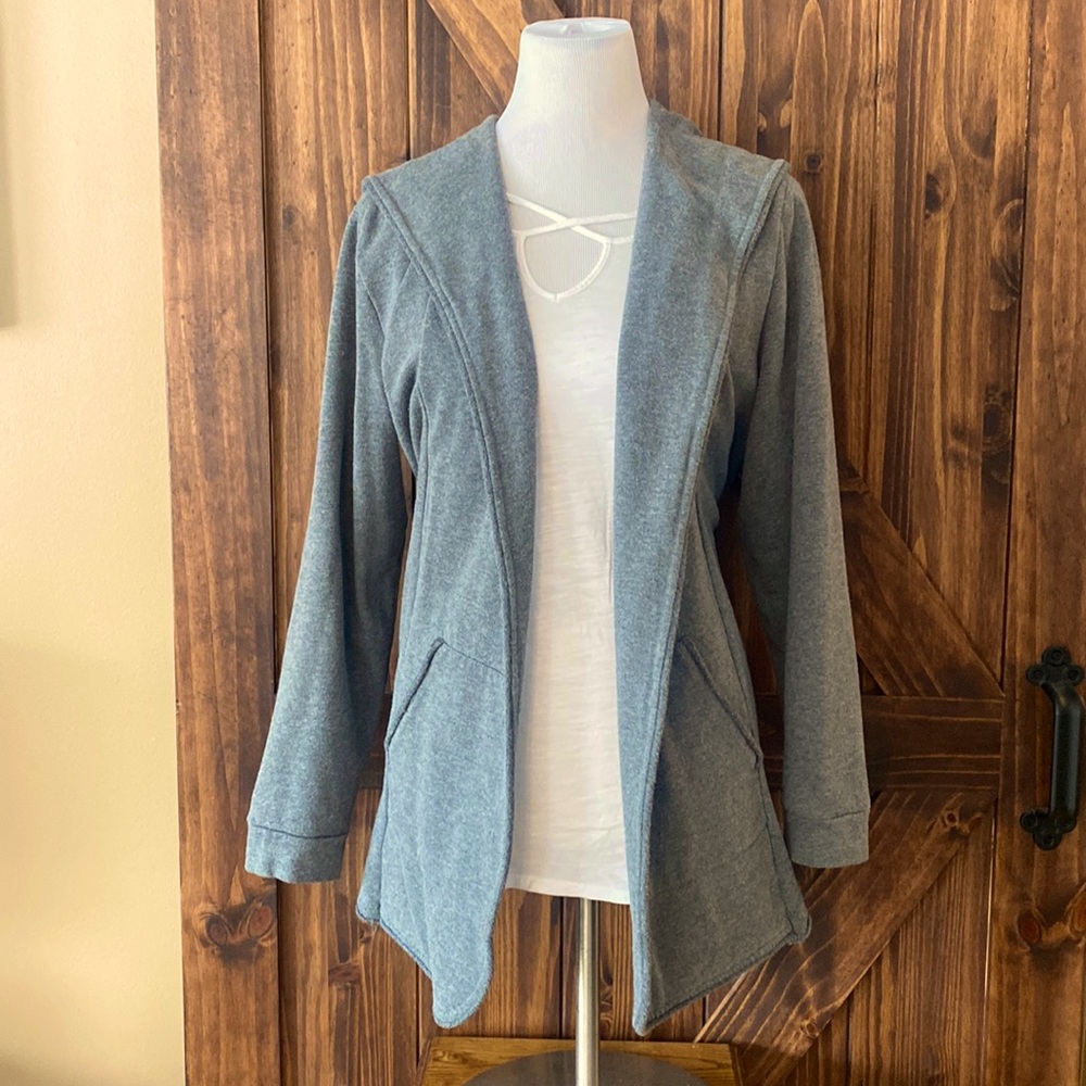 Grey sweatshirt jacket/cardigan great shape. Comfy.